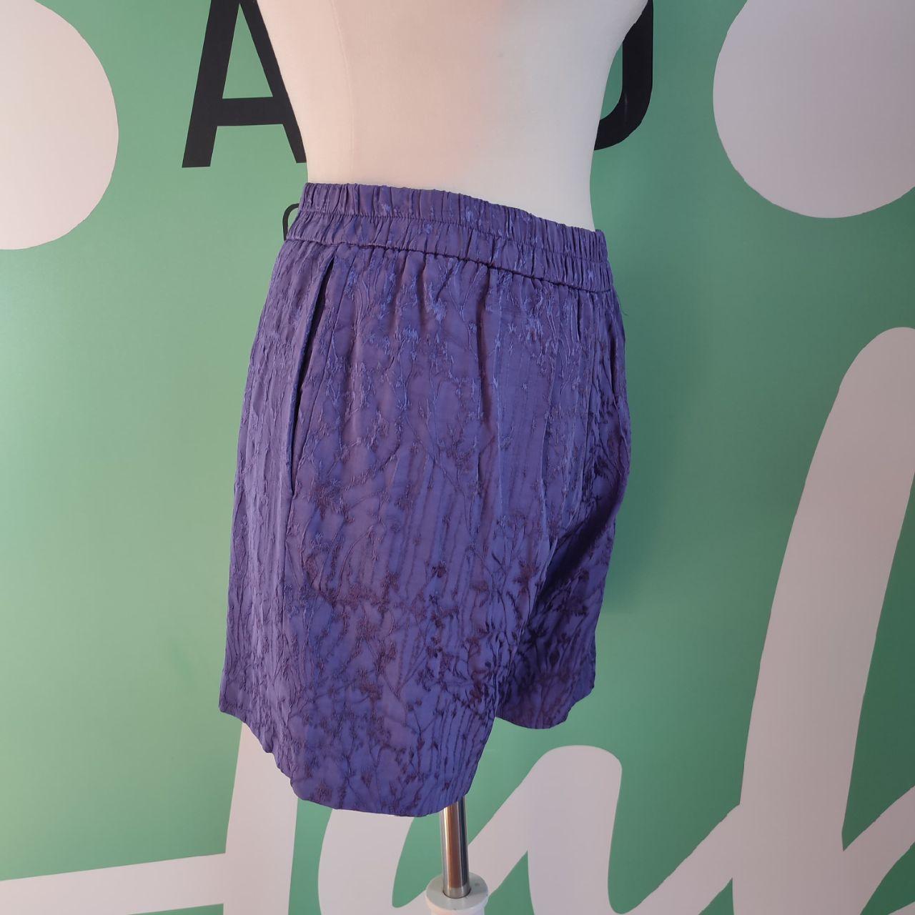 Pantaloncini corti viola