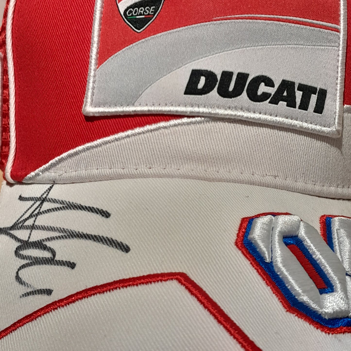 Cappellino firmato Dovizioso