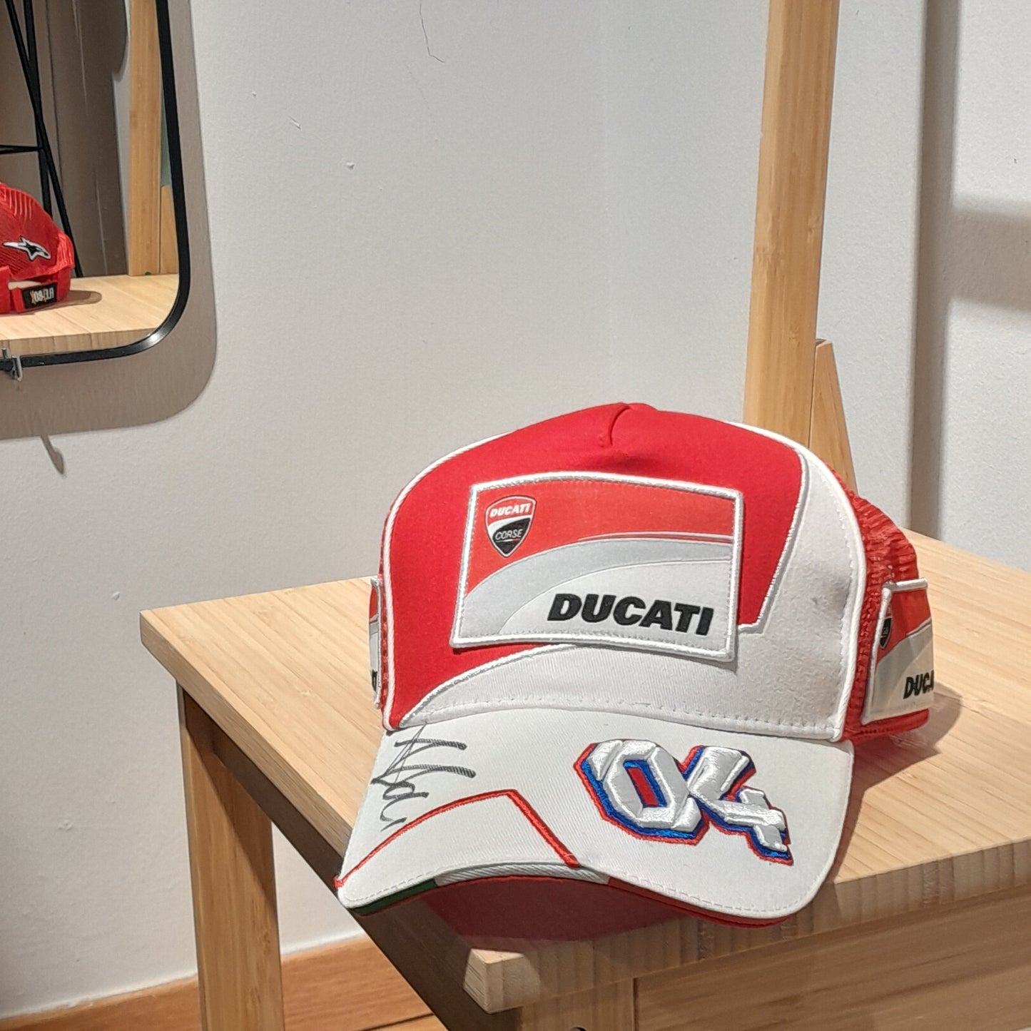 Cappellino firmato Dovizioso